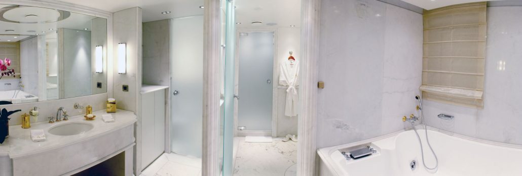 Alysia-Yacht-Master-Suite-Bathroom-Panorama-View